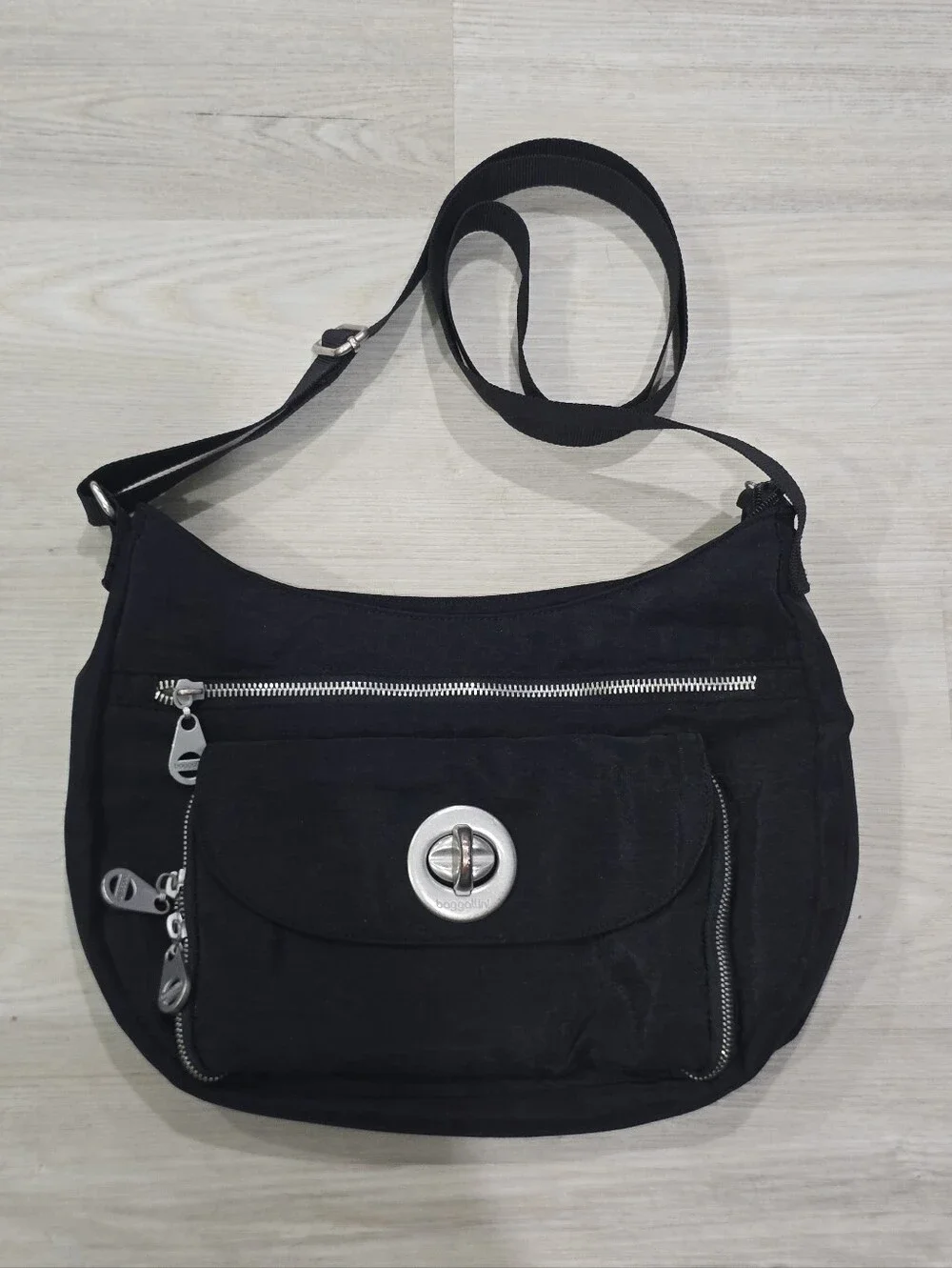 Baggallini International Collection Prague Travel Bag Handbag Crossbody Black